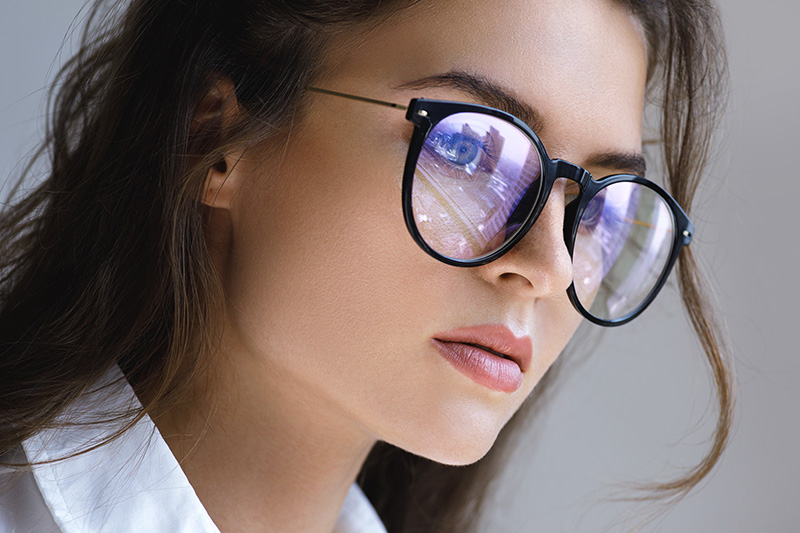 Young woman wearing eyeglasses, highlighting the stylish and functional aspect of eyewear.